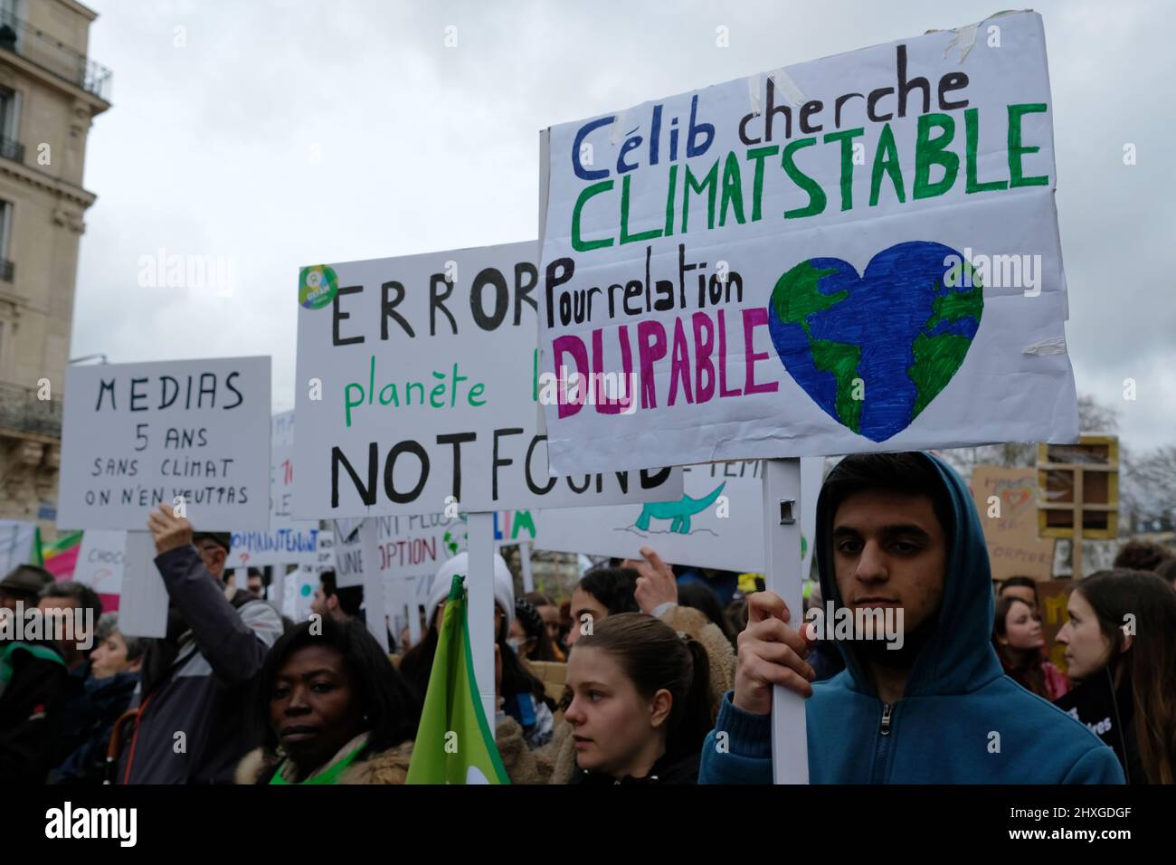 Der Marsch für das Klima in Paris versammelte etwa 8000 Menschen zwischen "Nation" und "Öffentlichkeit". Der Slogan stellte die Ökologie in den Mittelpunkt des Präsidenten Stockfoto