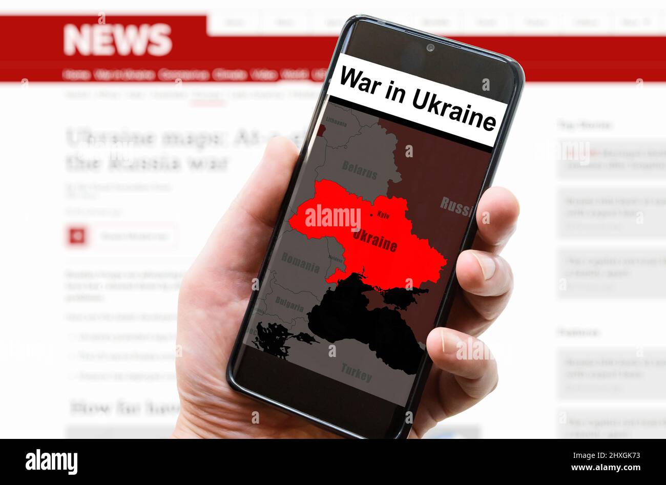 Krieg in der Ukraine auf Handy-Bildschirm. Die Ukraine und Russland Grenzen auf der Europakarte an Donbass. Ukrainisch-russischer Konflikt im Smartphone. Konzept der med Stockfoto