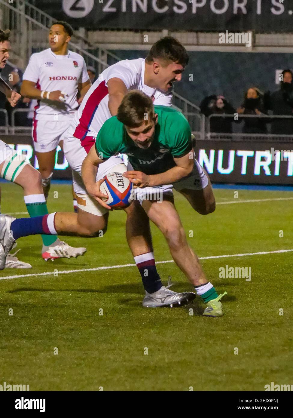 Barnett, London, Großbritannien. 12. März 2022. Matthew Devine (9 - Irland U20) hat einen Versuch im Spiel zwischen England U20 und Irland U20 in der U-20 Six Nations Championship im StoneX Stadium, Barnett, London am 12.. März 2021 gemacht Claire Jeffrey/SPP Credit: SPP Sport Press Photo. /Alamy Live News Stockfoto