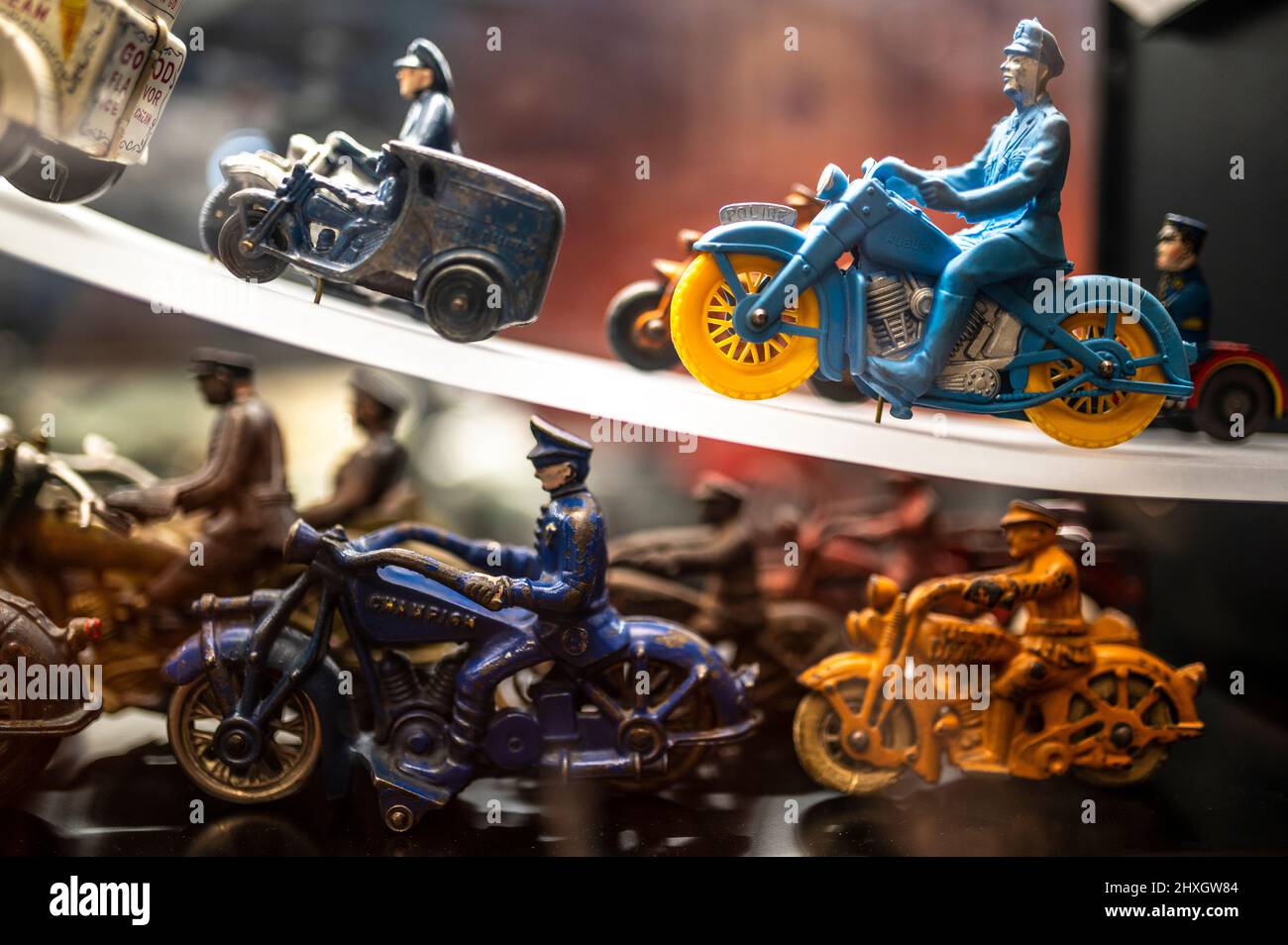 Antike Spielzeugmotorräder im Harley-Davidson Museum in Milwaukee, Wisconsin, USA Stockfoto