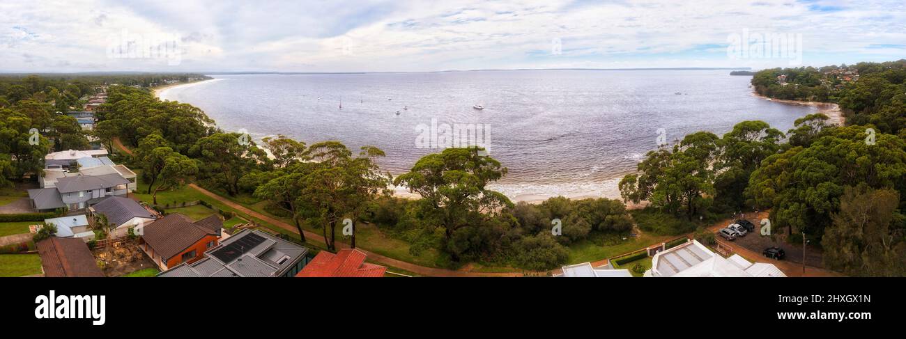 Collingwood Beach und Vincential Stadt in Jervis Bay Urlaubsziel von Australien - Luftpanorama. Stockfoto