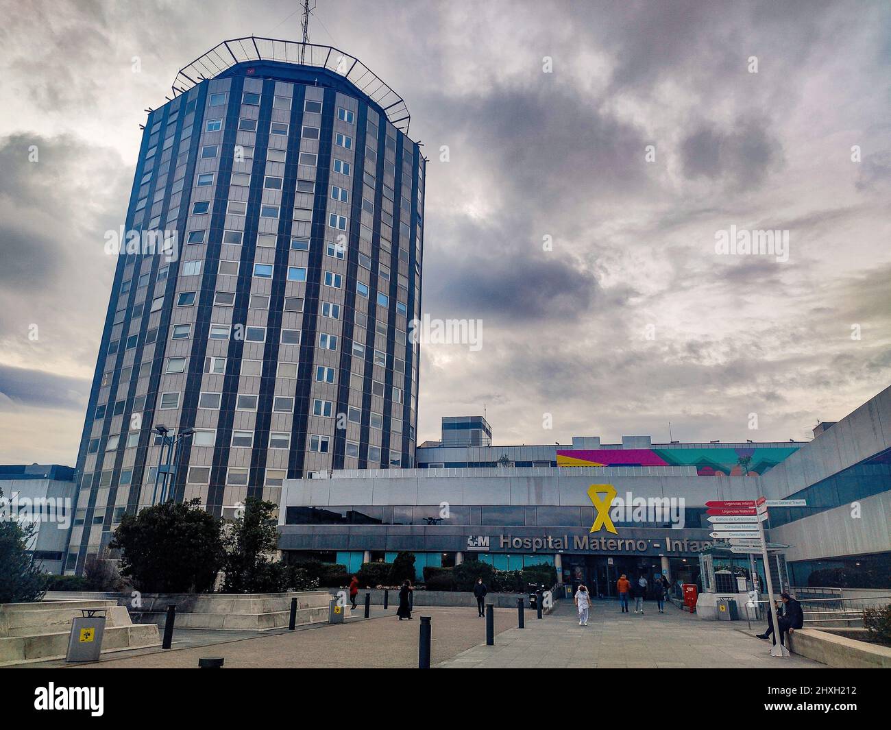 MADRID, SPANIEN 12. MÄRZ 2022. Gebäude des Hospital Universal La Paz