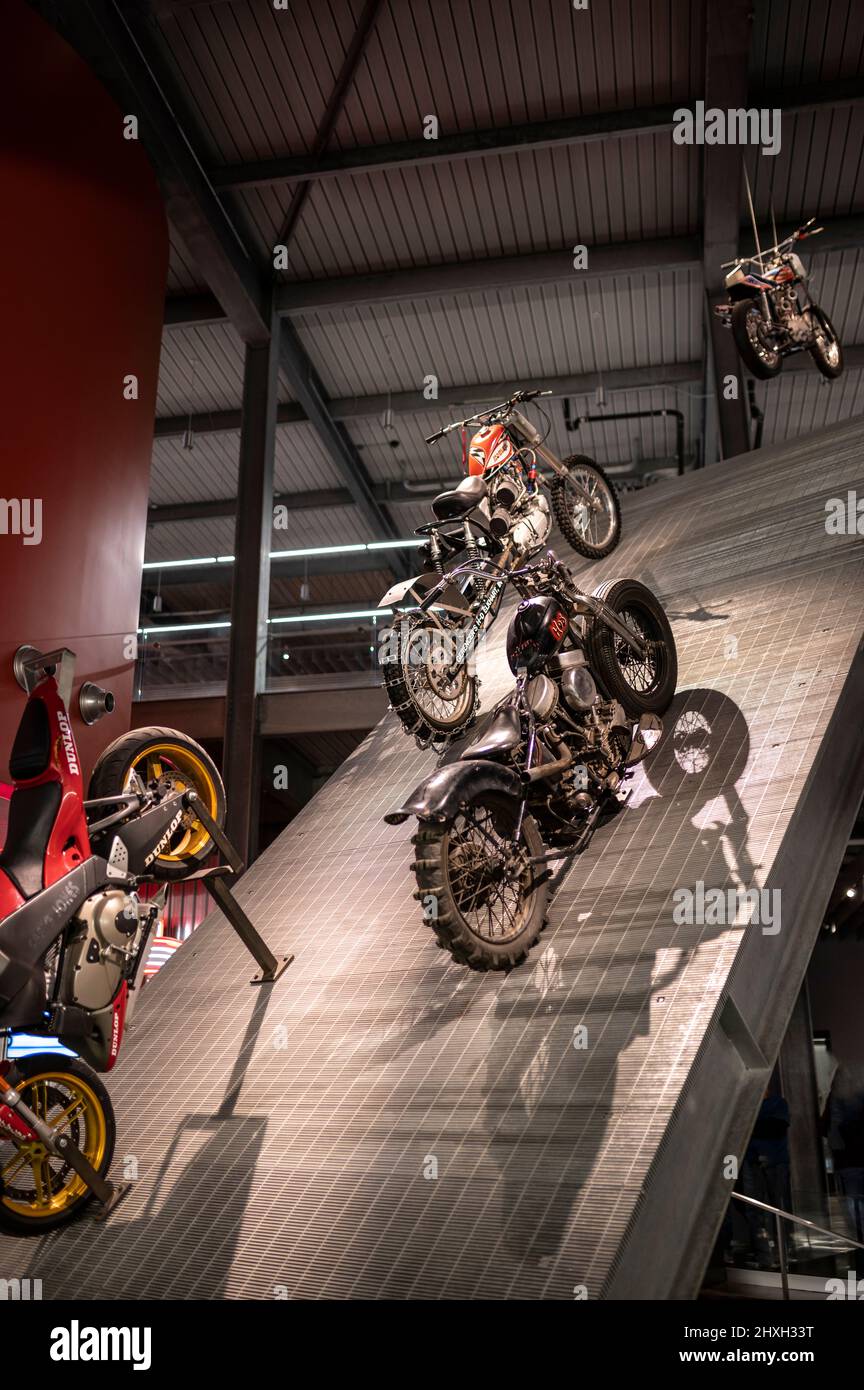 Offroad-Motorräder im Harley-Davidson Museum in Milwaukee, Wisconsin, USA Stockfoto