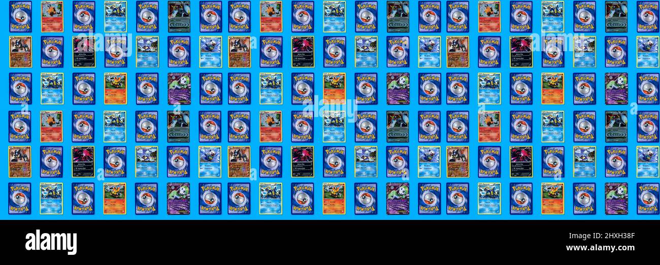Überschrift der echten verwendeten Pokemon Trading Cards Heading Banner, Sammelkarten für seltene Spiele Stockfoto