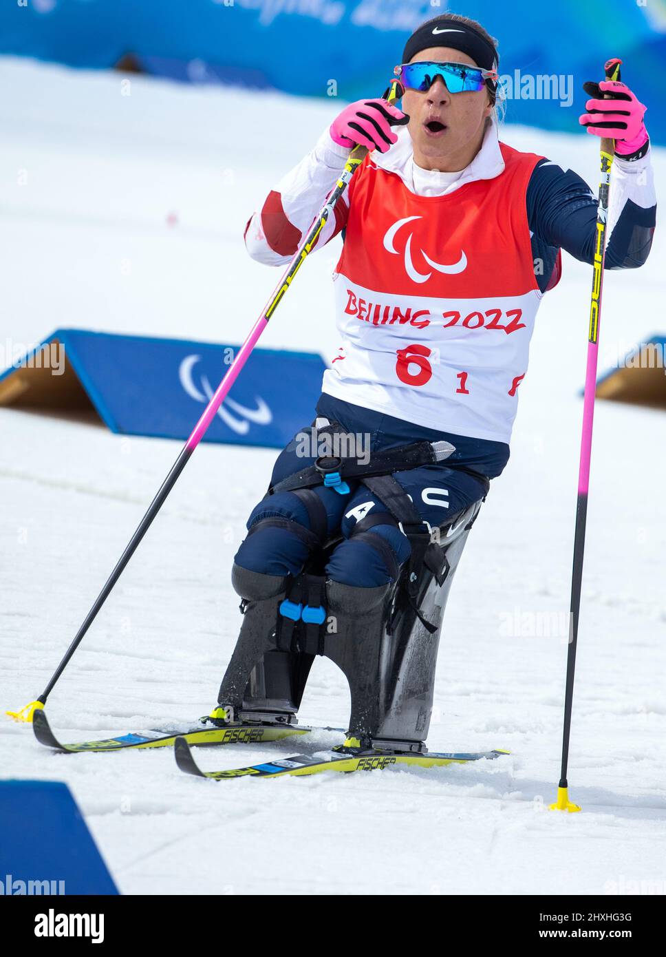 Zhangjiakou, China. 13. März 2022. Paralympics, para Nordic Ski, Langlauf, Freestyle, gemischte Staffel, Im Mixed-Staffelrennen von 4 x 2,5 Kilometern endet Oksana Masters aus den USA als Startfahrerin für das US-Team. Quelle: Jens Büttner/dpa-Zentralbild/dpa/Alamy Live News Stockfoto