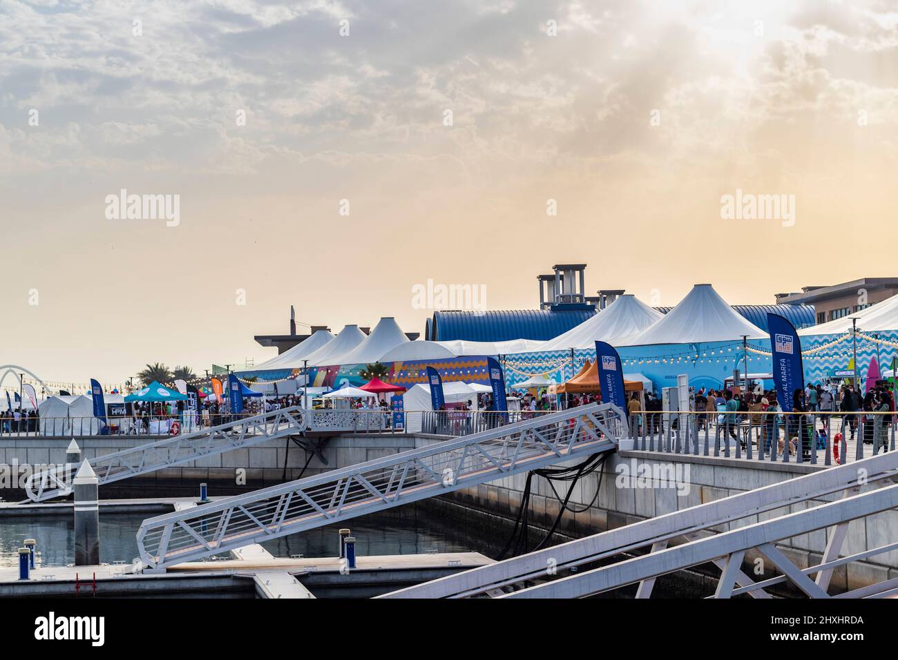 Dubai, VAE - 02.27.2022 - Tierfestival in Souq al Marfa auf den Deira-Inseln Stockfoto