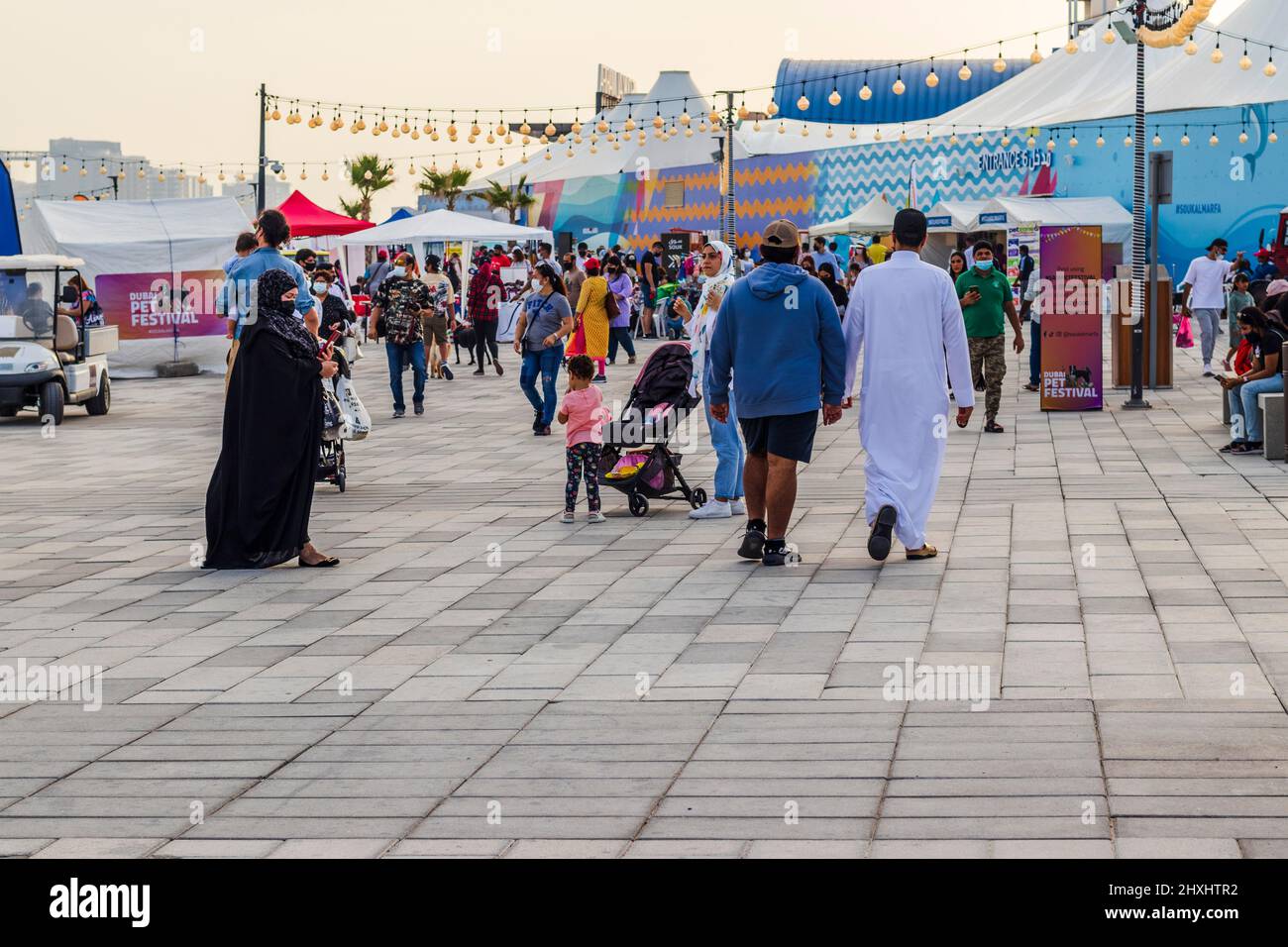 Dubai, VAE - 02.27.2022 - Tierfestival in Souq al Marfa auf den Deira-Inseln Stockfoto