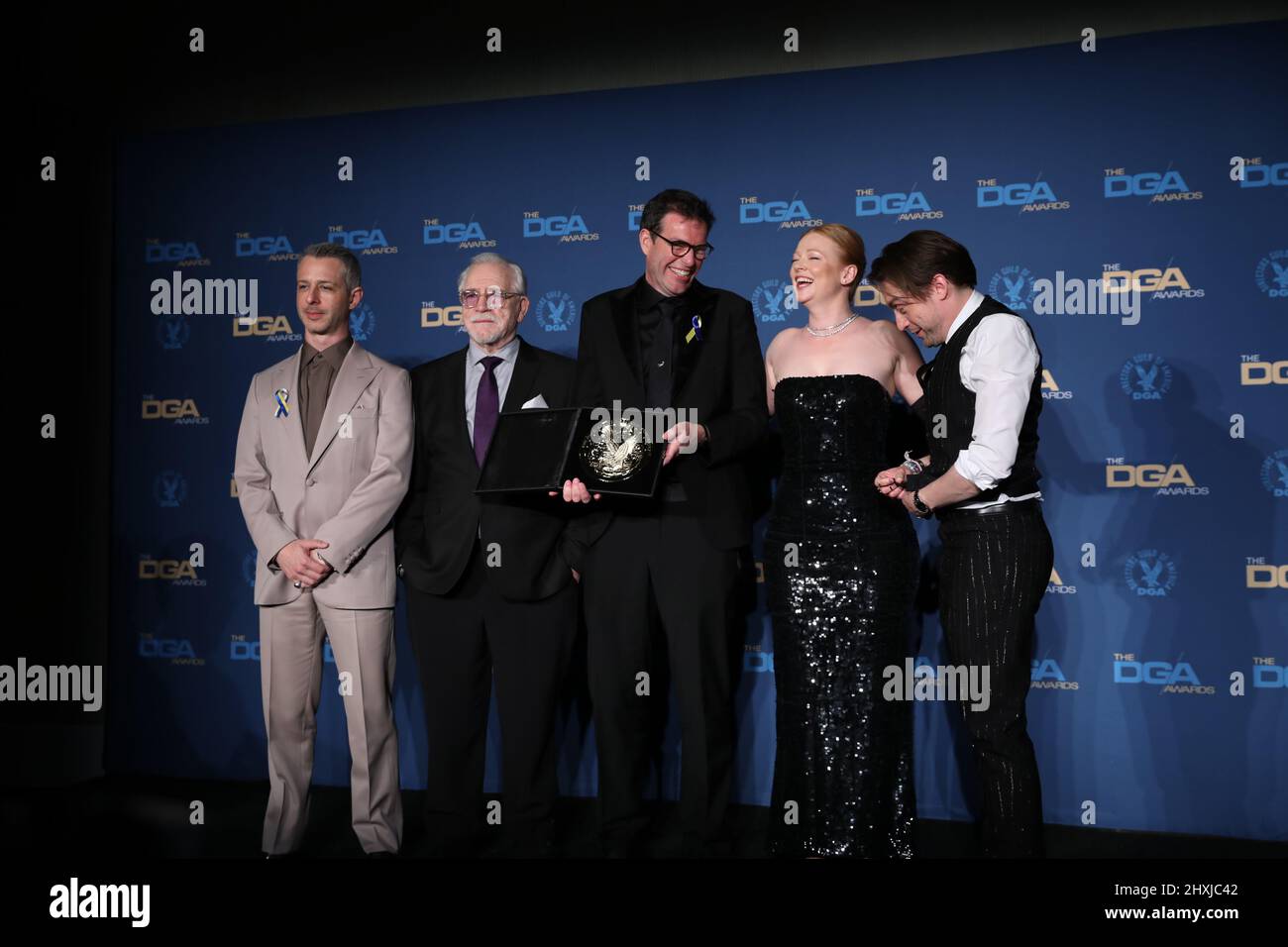 Jeremy Strong, Brian Cox, Mark Mylod, Sarah Snook und Kieran Culkin im Presseraum während der Annual Directors Guild of America Awards 74., die am Samstag, dem 12. März 2022, im Beverly Hilton Hotel in Beverly Hills, CA, abgehalten wurden. (Foto von Conor Duffy/Sipa USA) Stockfoto