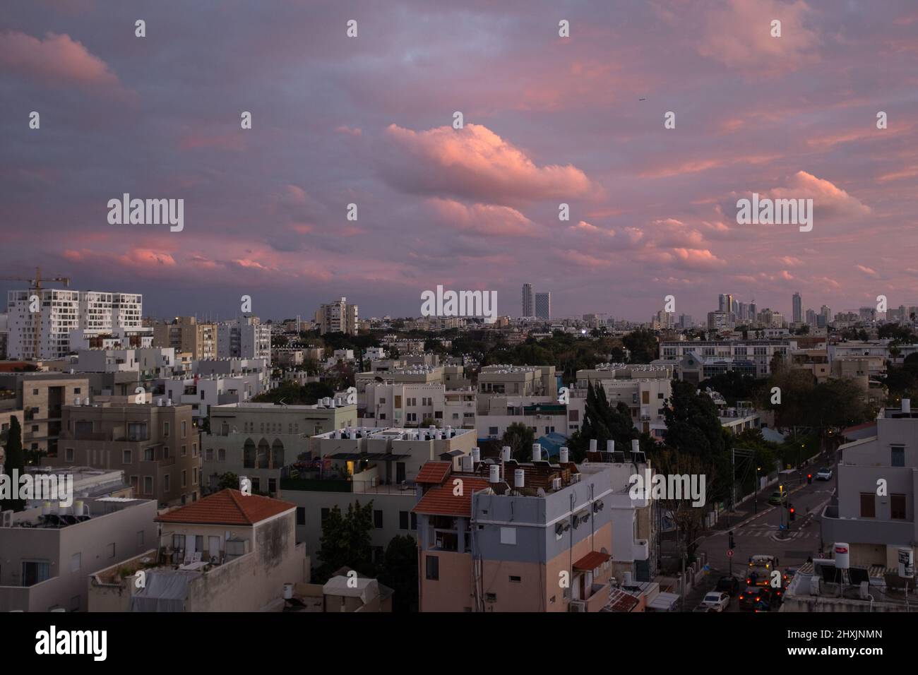 Blick auf das Viertel Jaffa in Tel Aviv bei Sonnenuntergang Stockfoto