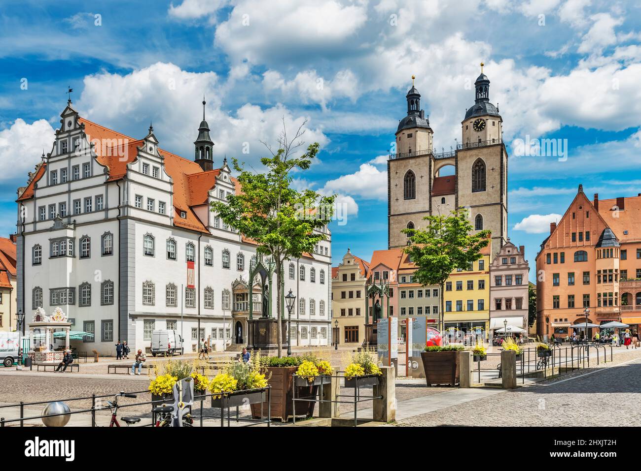 Blick über den Wittenberger Marktplatz auf das alte Rathaus und die Marienkirche, Lutherstadt Wittenberg, Sachsen-Anhalt, Deutschland, Europa Stockfoto