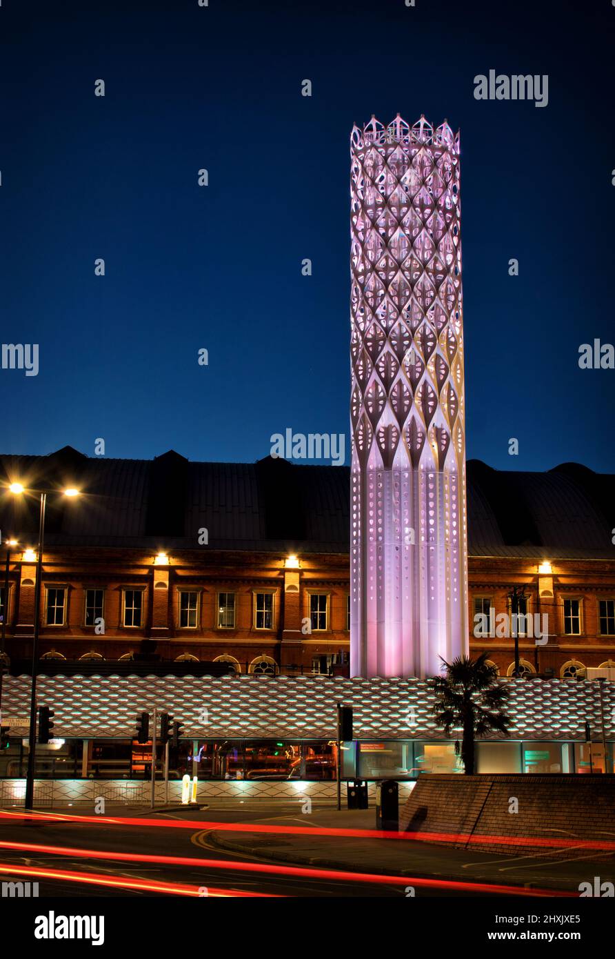 Der Tower of Light befindet sich im Herzen von Manchester und versorgt viele berühmte Gebäude im Stadtzentrum mit nachhaltiger Wärme und Strom. Stockfoto