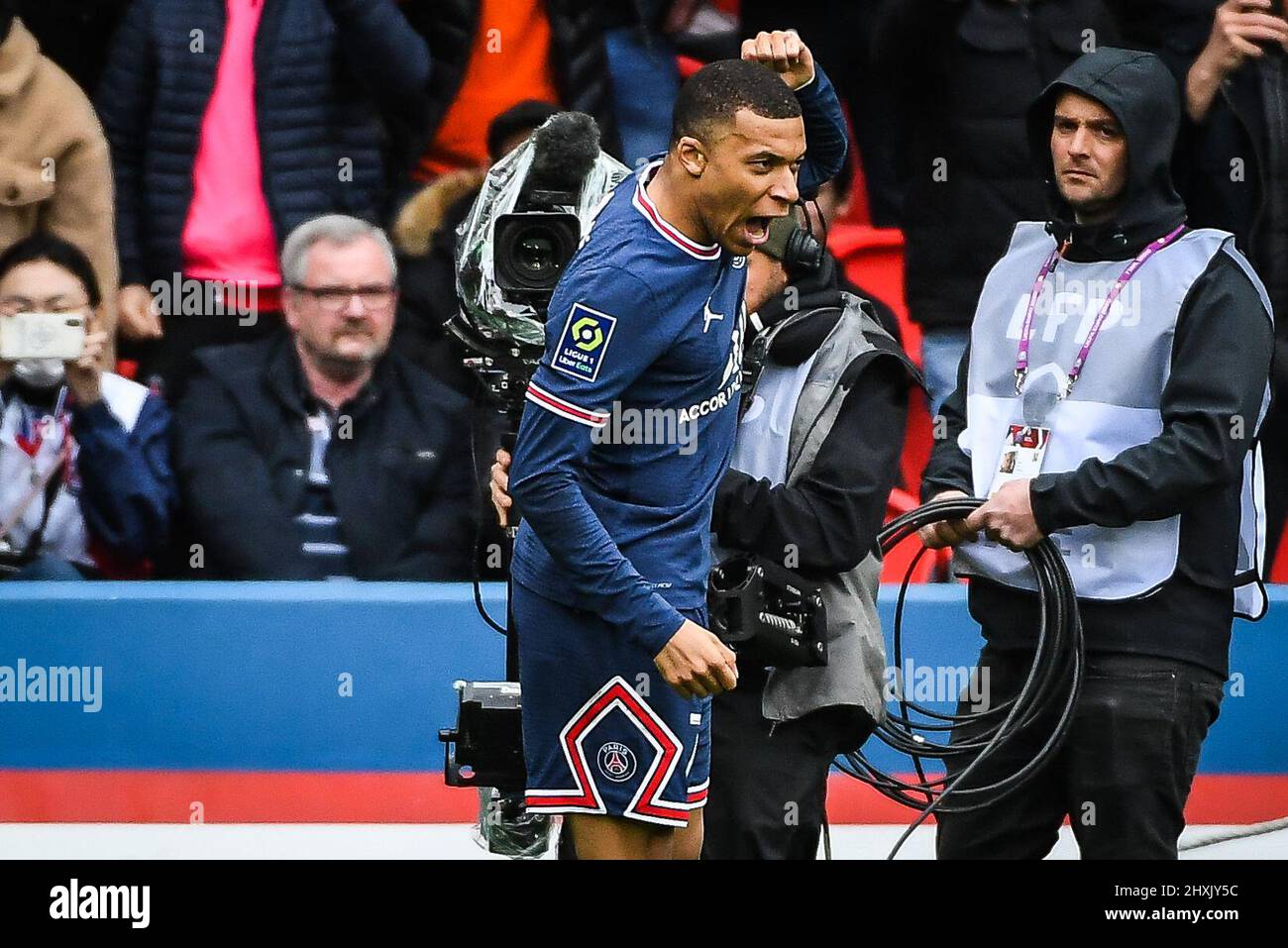 Paris, Frankreich, Frankreich. 13. März 2022. Kylian MMAPPE von PSG feiert sein Tor während des Ligue 1-Spiels zwischen Paris Saint-Germain (PSG) und Girondins de Bordeaux am 13. März 2022 im Stadion Parc des Princes in Paris, Frankreich. (Bild: © Matthieu Mirville/ZUMA Press Wire) Stockfoto