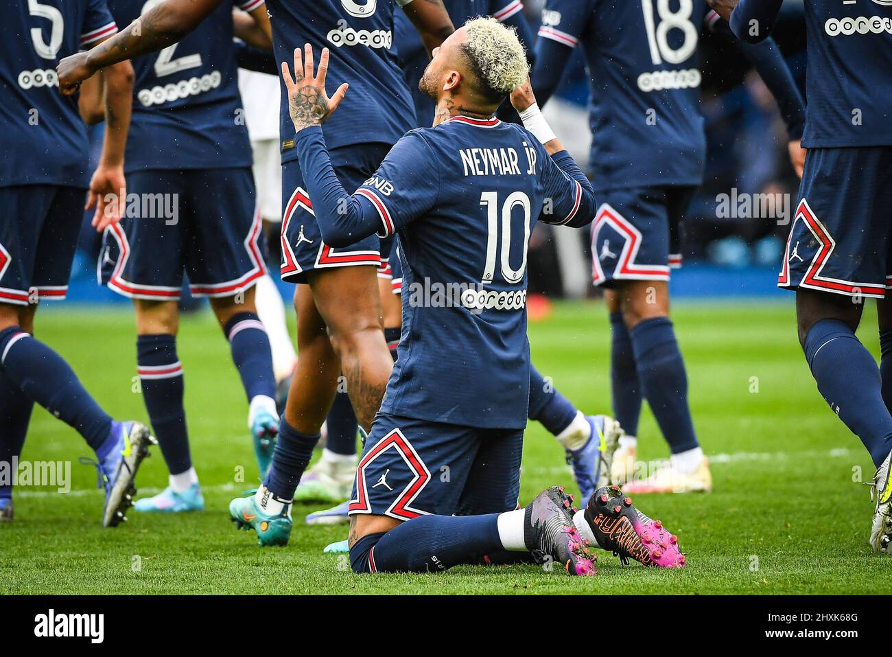 Paris, Frankreich, Frankreich. 13. März 2022. NEYMAR JR von PSG feiert sein Tor während des Ligue 1-Spiels zwischen Paris Saint-Germain (PSG) und Girondins de Bordeaux am 13. März 2022 im Stadion Parc des Princes in Paris, Frankreich. (Bild: © Matthieu Mirville/ZUMA Press Wire) Stockfoto