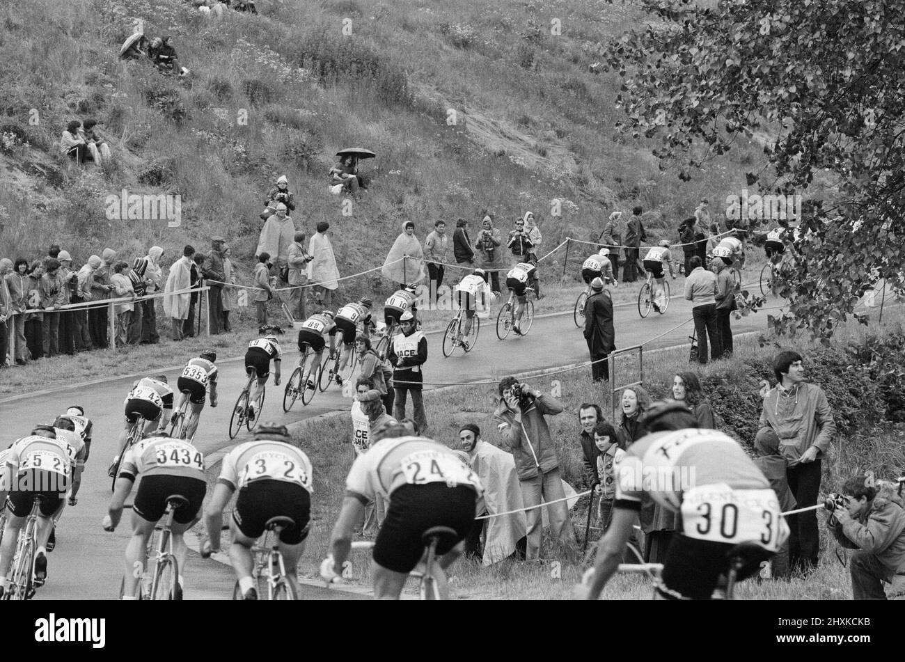 Der größte jemals in Großbritannien getragene Rennradtag, der Glenryck Cup 1977 auf dem Eastway Cycling Track, Lee Valley in der Nähe von Stratford, London, am Samstag, den 11.. Juni. Sieger wurde der Westdeutsche Dietrich Thurau. 2. war die britische Sid Barras und Dritter war der Belgier Eddy Merckx. Bild aufgenommen am 11.. Juni 1977 Stockfoto
