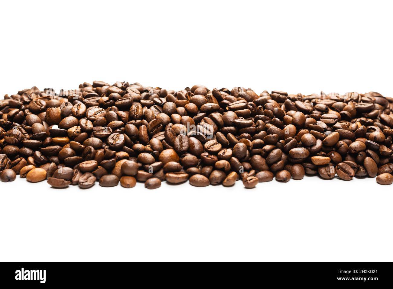 Kaffeebohnen auf weißem Hintergrund. Draufsicht. Kaffeebohnen-Textur. Stockfoto
