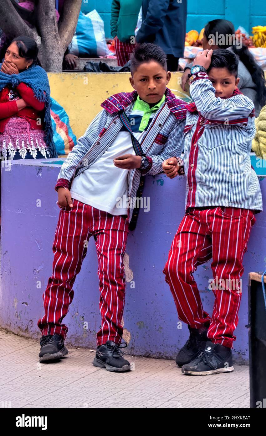 Jungen in traditioneller Kleidung, Todos Santos Cuchumatán, Huehuetenango, Guatemala Stockfoto
