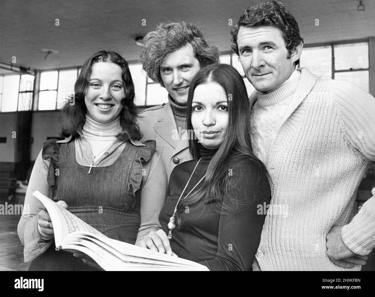 Vier der Stars der Hochzeit des Figaro durch die Festspieloper am 26. April 1976. John O'Flynn ist Figaro, Anthea Van Den Drisen spielt Cherubino, antony Ransome der Graf und Corrine Shirman-Larti die Gräfin Stockfoto