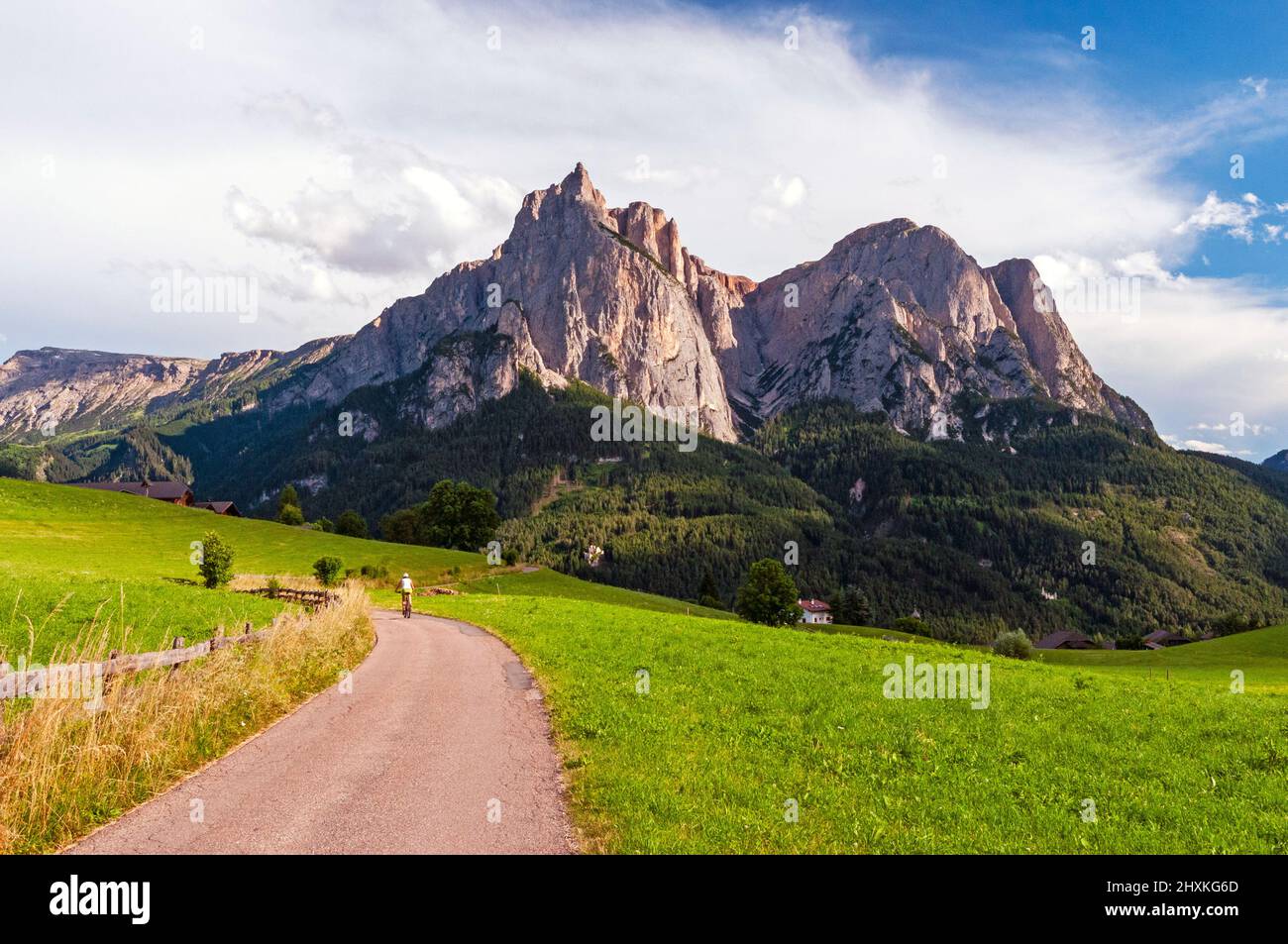 Schlern und Radweg, Südtirol, Italien Stockfoto