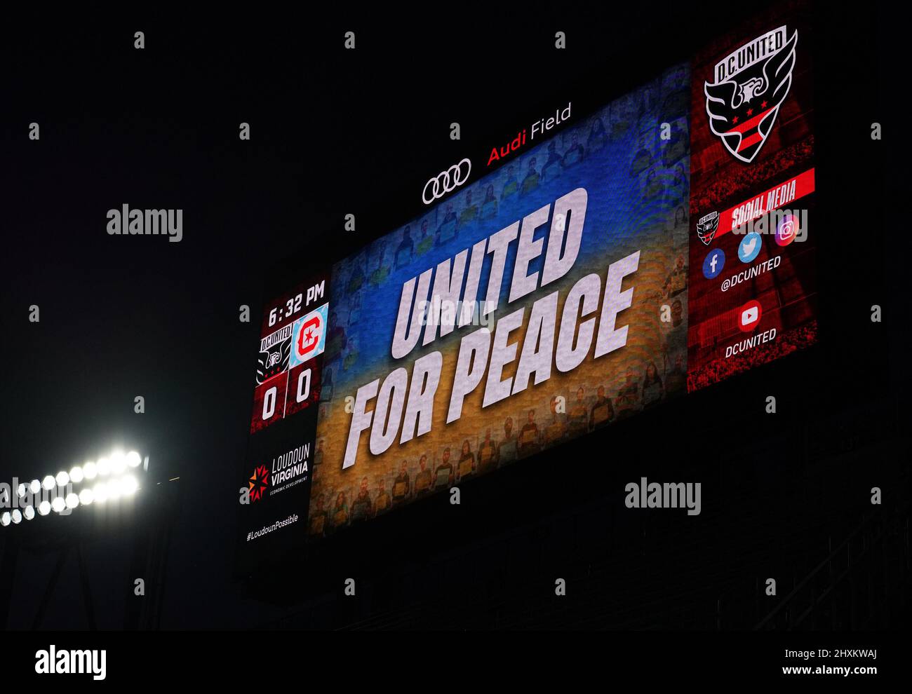 WASHINGTON, DC - 12. MÄRZ: Solidarität mit der Ukraine von DC United während eines MLS-Spiels zwischen DC United und dem Chicago Fire am 12. März 2022 bei Audi Stockfoto