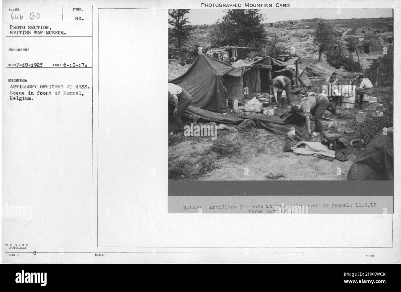 Artillerie-Offiziere in Chaos. Szene vor Kemmel, Belgien. 6-10-1917. Sammlung von Fotografien aus dem Ersten Weltkrieg, 1914-1918, die die militärischen Aktivitäten der britischen und anderen Streitkräfte und des Personals während des Ersten Weltkriegs darstellen Stockfoto