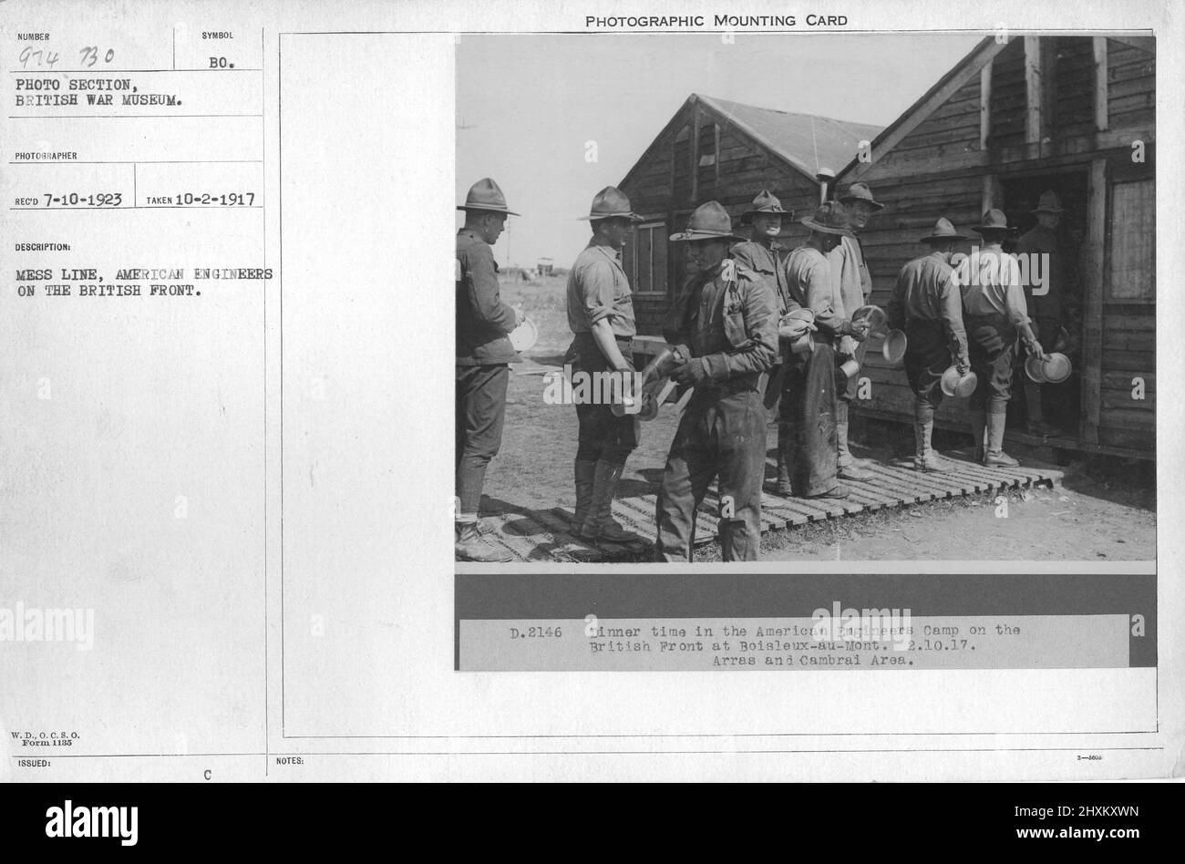Mess Line, amerikanische Ingenieure an der britischen Front. Sammlung von Fotografien aus dem Ersten Weltkrieg, 1914-1918, die die militärischen Aktivitäten der britischen und anderen Streitkräfte und des Personals während des Ersten Weltkriegs darstellen Stockfoto