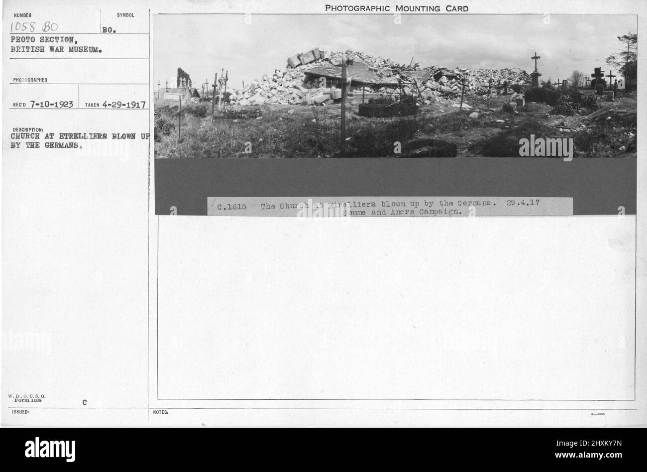 Die Kirche von Etrelliers wurde von den Deutschen gesprengt. Sammlung von Fotografien aus dem Ersten Weltkrieg, 1914-1918, die die militärischen Aktivitäten der britischen und anderen Streitkräfte und des Personals während des Ersten Weltkriegs darstellen Stockfoto