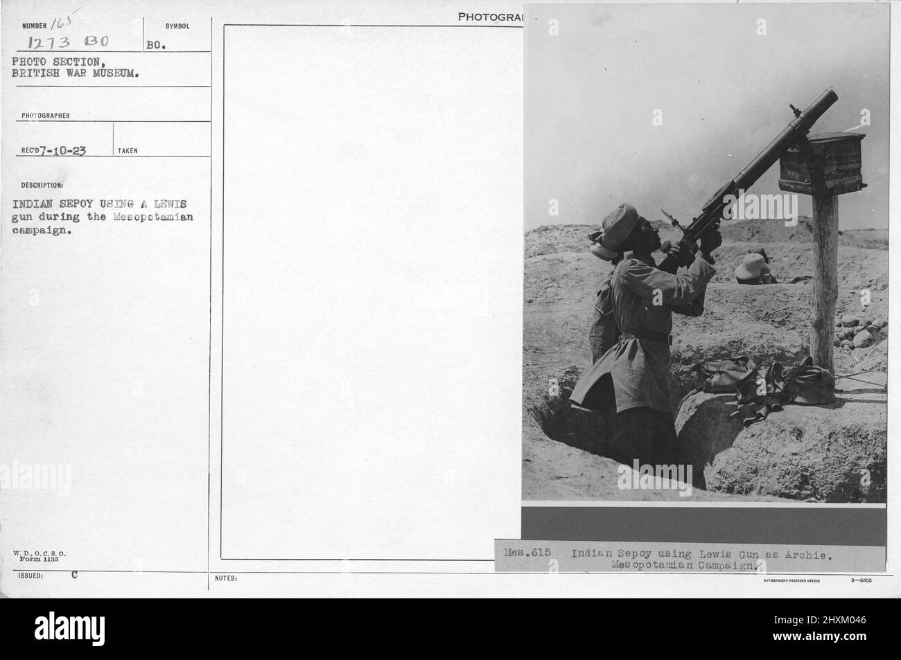 Indische Sepoy mit einer Lewis-Waffe während der Mesopotamien-Kampagne. Sammlung von Fotografien aus dem Ersten Weltkrieg, 1914-1918, die die militärischen Aktivitäten der britischen und anderen Streitkräfte und des Personals während des Ersten Weltkriegs darstellen Stockfoto