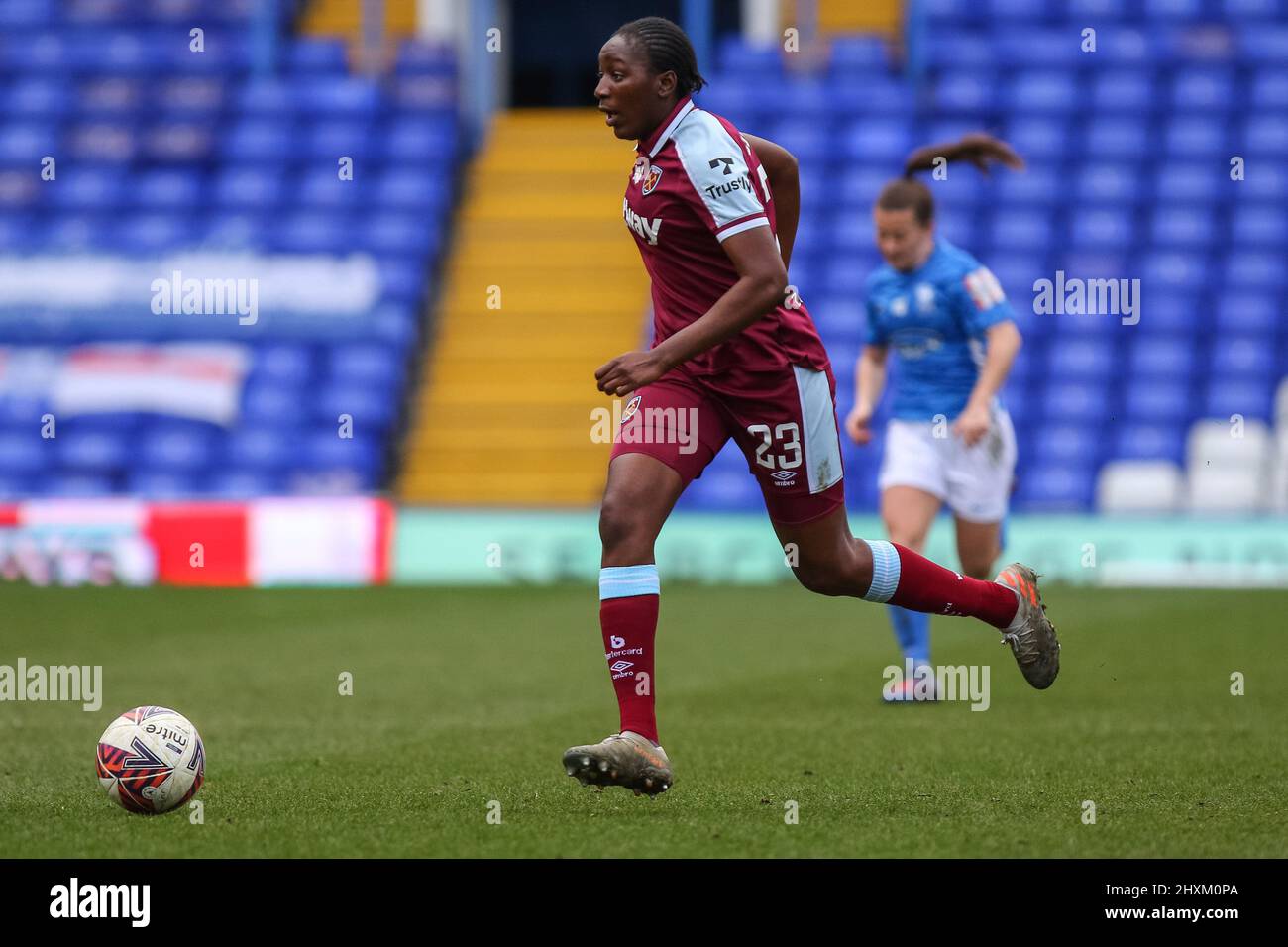 Bordesley, Birmingham, 13/03/2022, Hawa Cissoko (23 West Ham United) geht im WSL-Spiel zwischen Birmingham City und West Ham in St. Andrews nach vorne. Gareth Evans/SPP Kredit: SPP Sport Pressefoto. /Alamy Live News Stockfoto