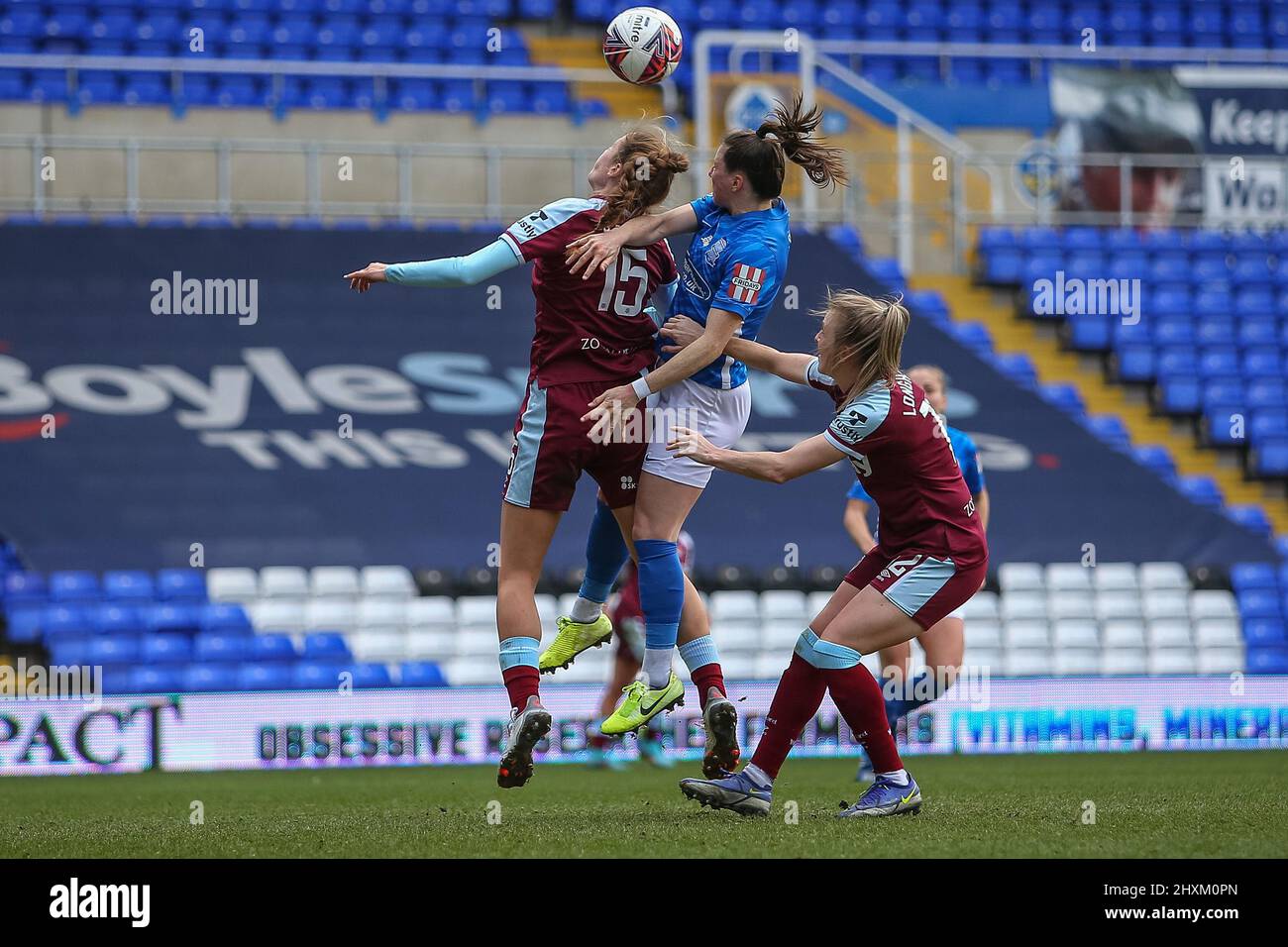 Bordesley, Birmingham, 13/03/2022, Lucy Quinn (17 Birmingham City) und Lucy Parker (15 West Ham United) kämpfen im WSL-Spiel zwischen Birmingham City und West Ham in St. Andrews um den Ball. Gareth Evans/SPP Kredit: SPP Sport Pressefoto. /Alamy Live News Stockfoto