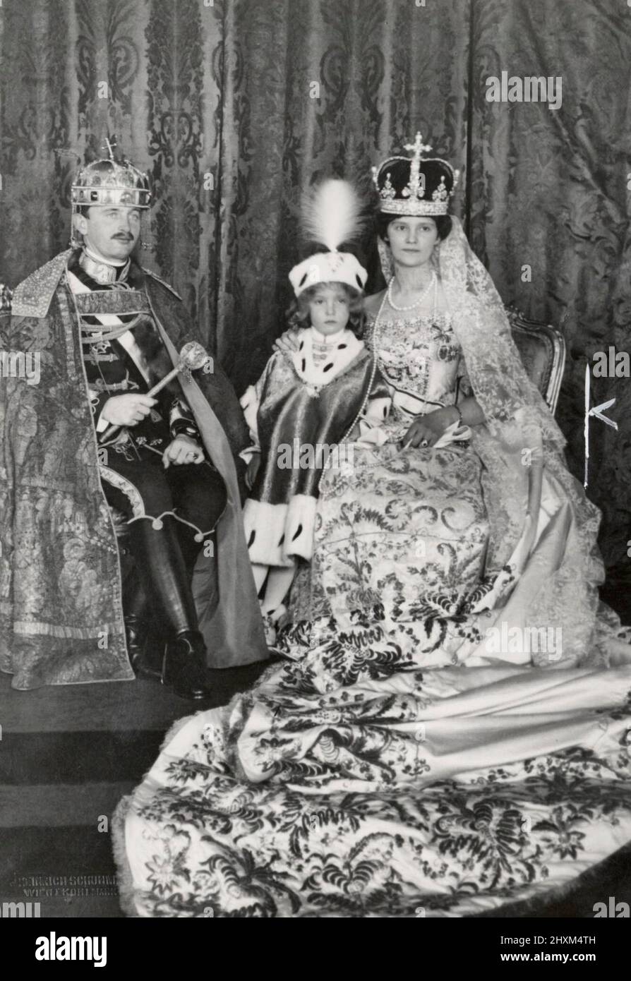 Krönung von König Karl IV. Und Königin Zita, mit Kronprinz Otto, in Budapest, Dezember 1916 Stockfoto