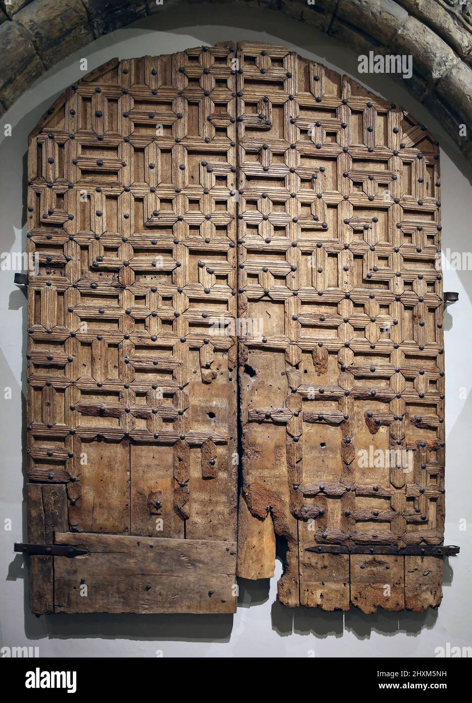 Tür. 14. Jahrhundert. Holz mit Spuren von Polychromie. Kloster St. María de Carrizo (?). Spanien. Frederic Marés Museum. Barcelona, ​​Spain Stockfoto