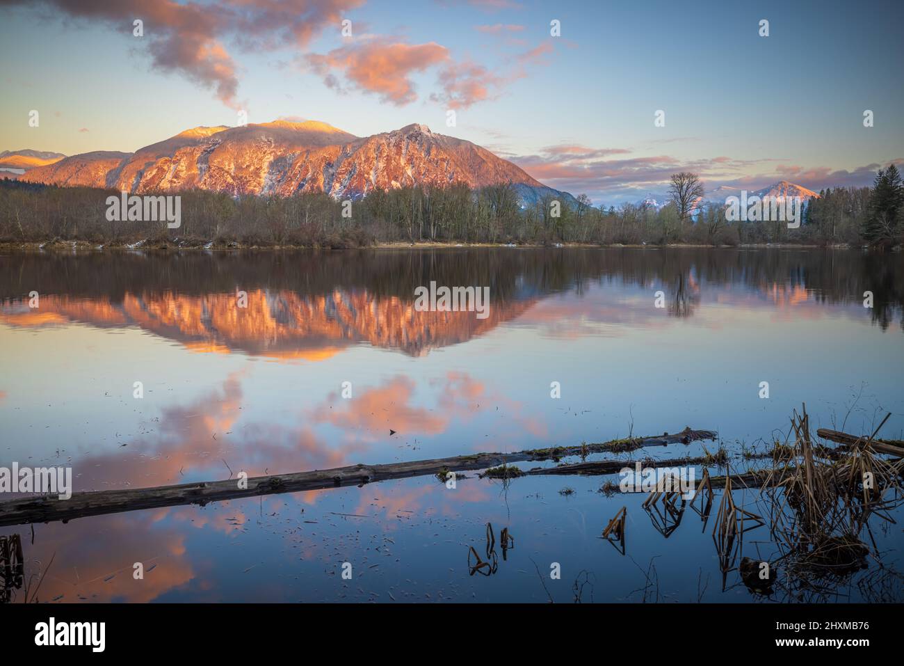 Mount Si ist ein Berg im Nordwesten der Vereinigten Staaten, östlich von Seattle, Washington. Stockfoto