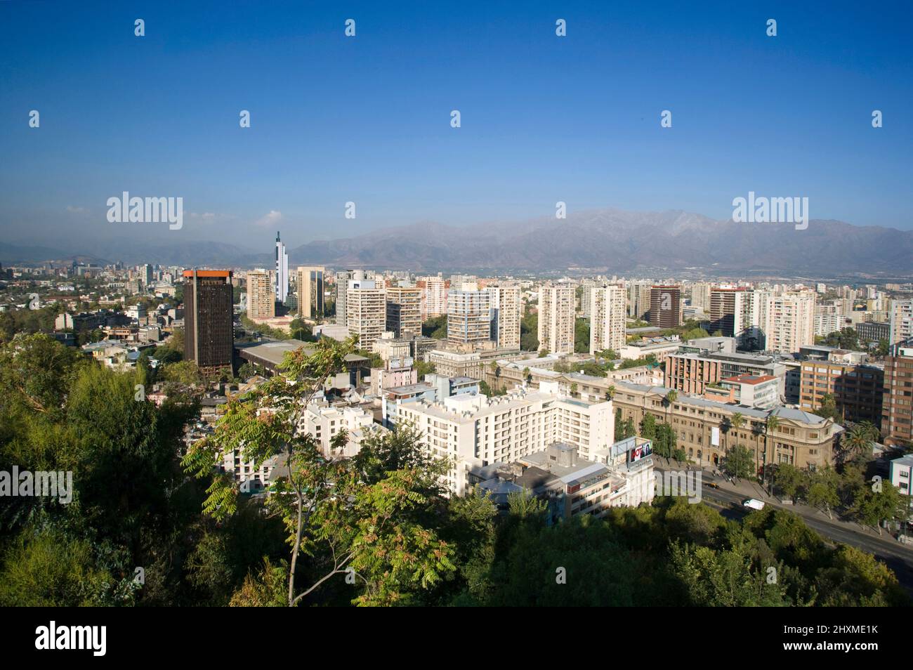 DIE SKYLINE DER INNENSTADT VON CERRO SANTA LUCIA SANTIAGO CHILE Stockfoto