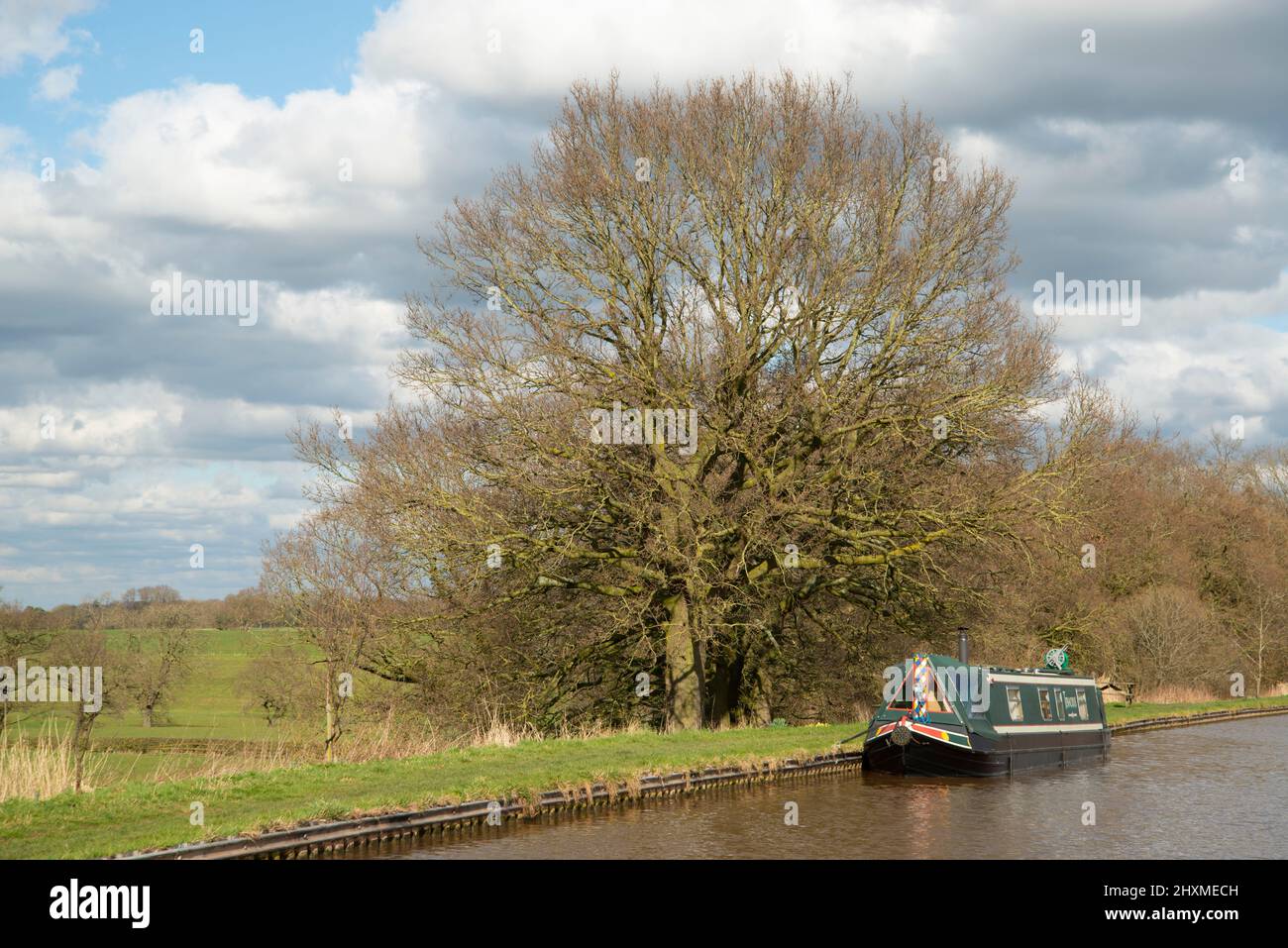 Das schmale Boot liegt am Middlewich-Zweig des Shropshire Union-Kanals Stockfoto