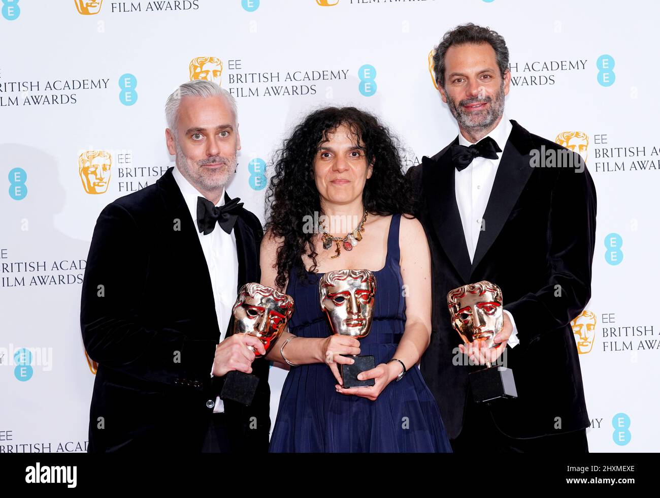 Iain Canning, Tanya Seghatchian und Emile Sherman im Presseraum, nachdem sie bei den British Academy Film Awards 75. in der Royal Albert Hall in London den Preis für den besten Film für Power of the Dog gewonnen hatten. Bilddatum: Sonntag, 13. März 2022. Stockfoto