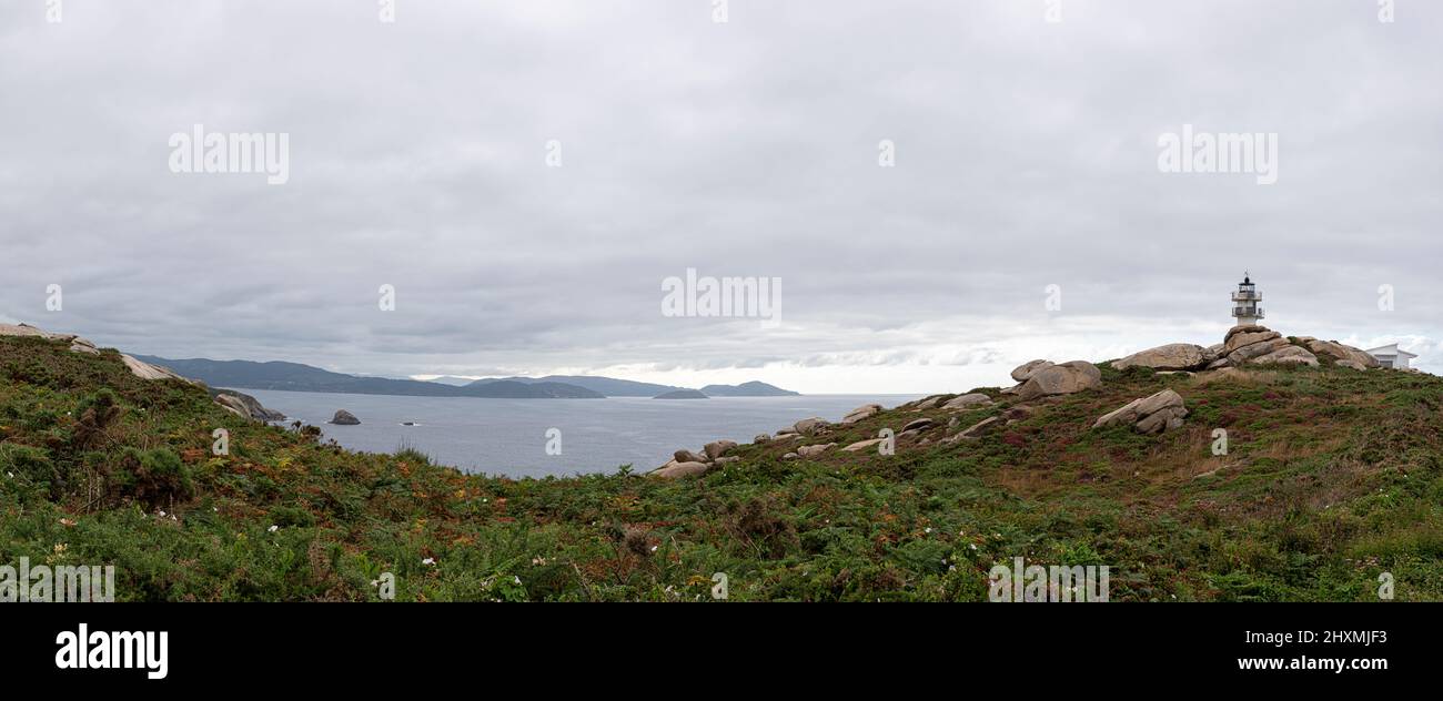 Leuchtturm von Punta Roncadoira, in Xove, Lugo, Spanien, panoramica Stockfoto