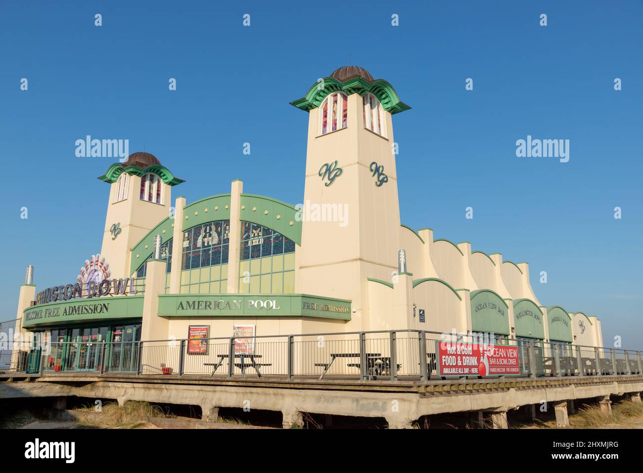 Wellington Pier auf dem Seafront in Great Yarmouth in North Nofolk, Großbritannien an einem klaren Tag Stockfoto