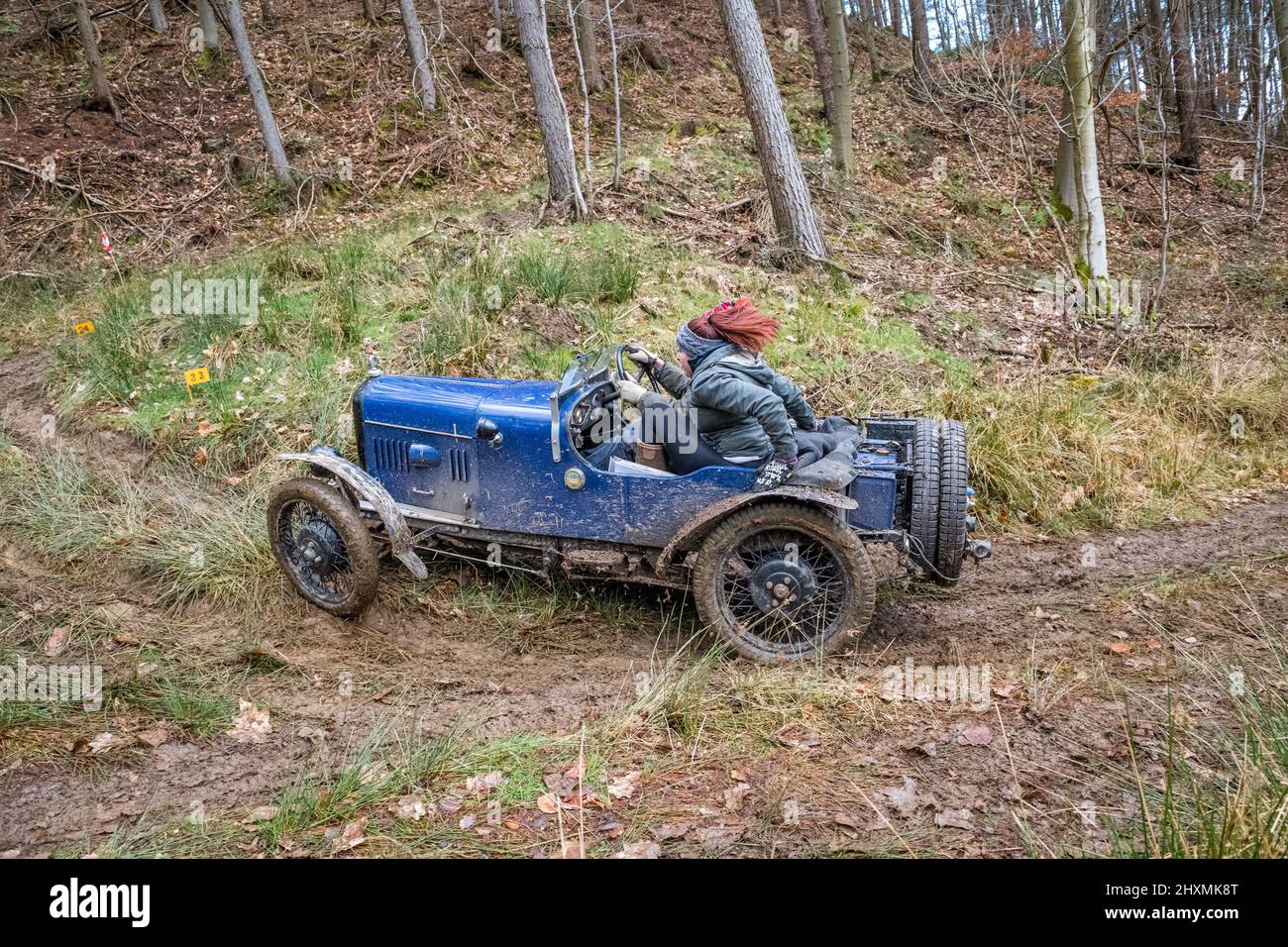 Die Mitglieder des Vintage Sports Car Club (V.S.C.) nehmen an den jährlichen John Harris Hill Trials für Fahrzeuge Teil, die vor W.W.2 hergestellt wurden. Stockfoto