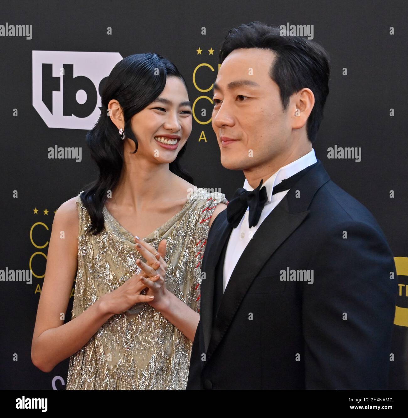 Los Angeles, Usa. 13. März 2022. HoYeon Jung und Park Hae-soo nehmen am Sonntag, den 13. März 2022, an den jährlichen Critics Choice Awards 27. im Fairmont Century Plaza Teil. Kredit: UPI/Alamy Live Nachrichten Stockfoto