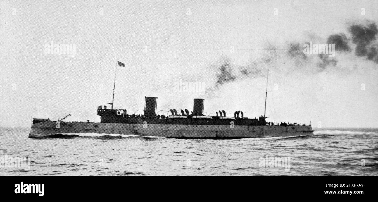 USS Minneapolis im Gange, was 23 Knoten. Schwarz-Weiß-Fotografie, aufgenommen um 1890s Stockfoto