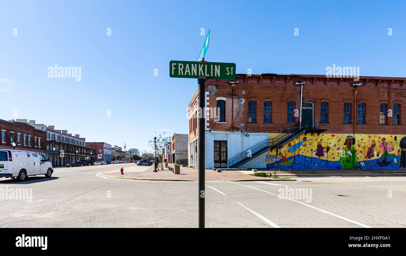 Selma, Alabama, USA-1. März 2022: Ecke Franklin St. und Water Ave. Im historischen Viertel Selma. Stockfoto