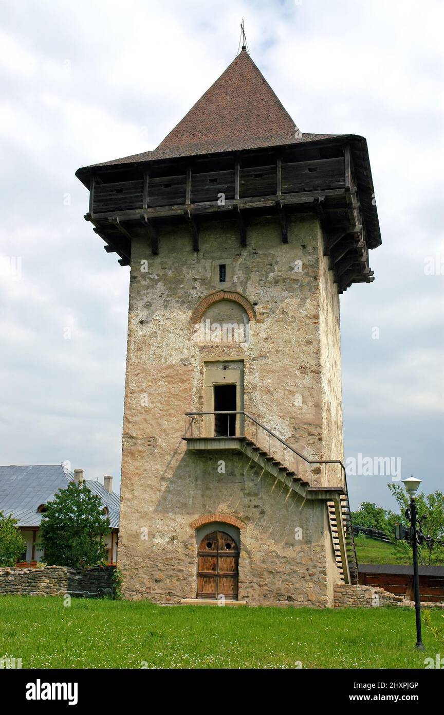 Kloster Humor, Kreis Suceava, Moldawien, Rumänien: Der Turm von Vasile Lupu im Kloster Humor. Stockfoto