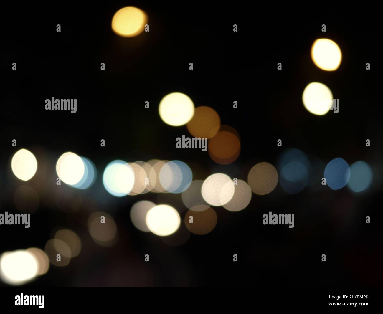 Defokussieren unscharfe bunte Nachtlichter von Bangkok City Riverview für Tapete Stockfoto