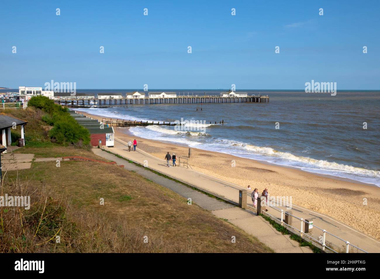 Promenade, Strand und Pier von der North Parade, Southwold, Suffolk, England, Großbritannien Stockfoto