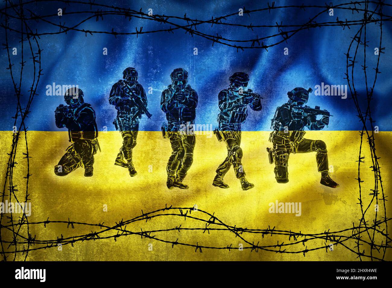 Grunge-Flagge der Ukraine umgeben von Stacheldraht mit Soldaten zeigen Waffe Illustration, Konzept der angespannten Beziehungen zwischen dem Westen und Russland Stockfoto