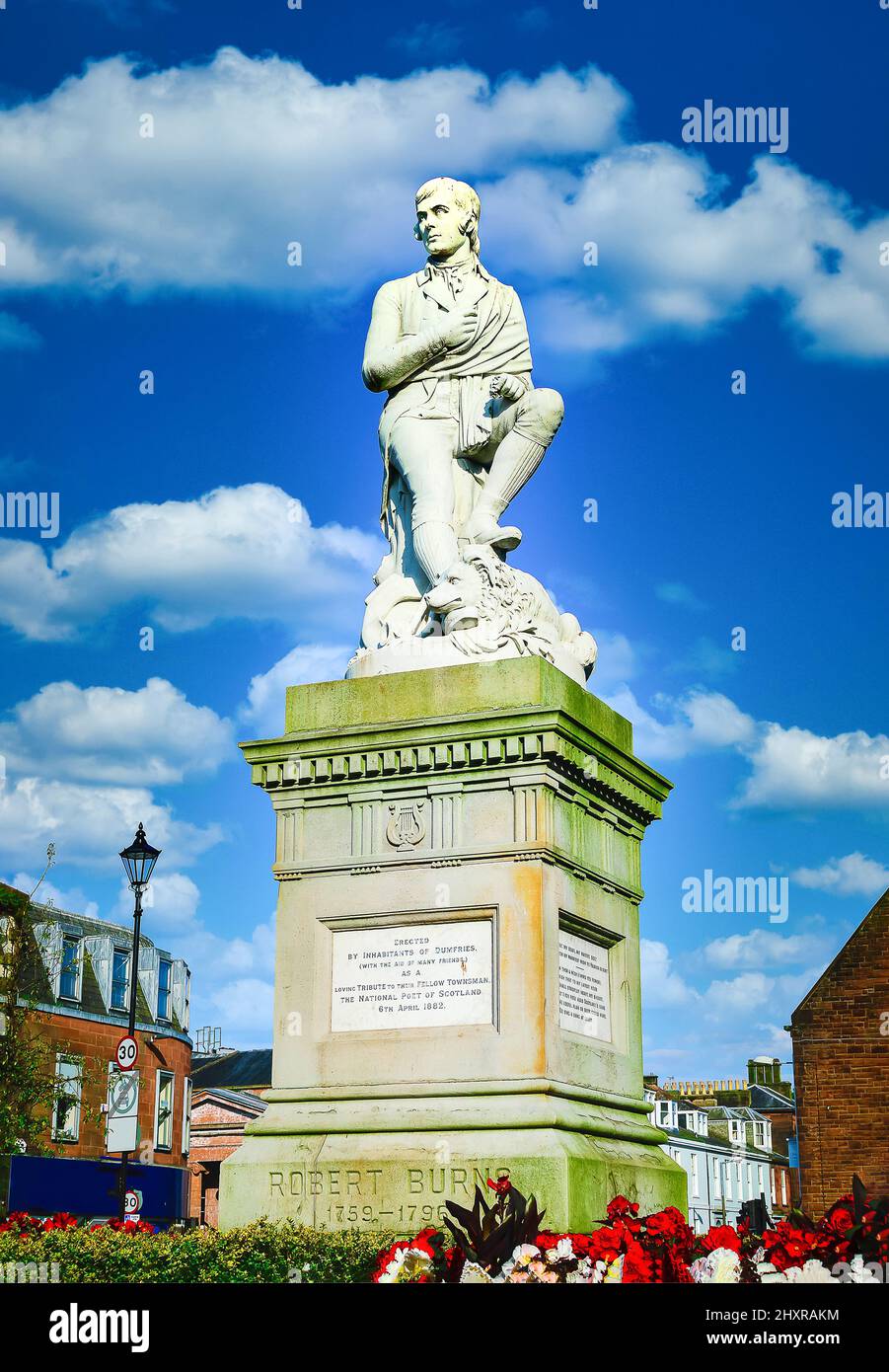 Robbie Burns Statue am blauen Himmel in Dumfries, Schottland. Stockfoto
