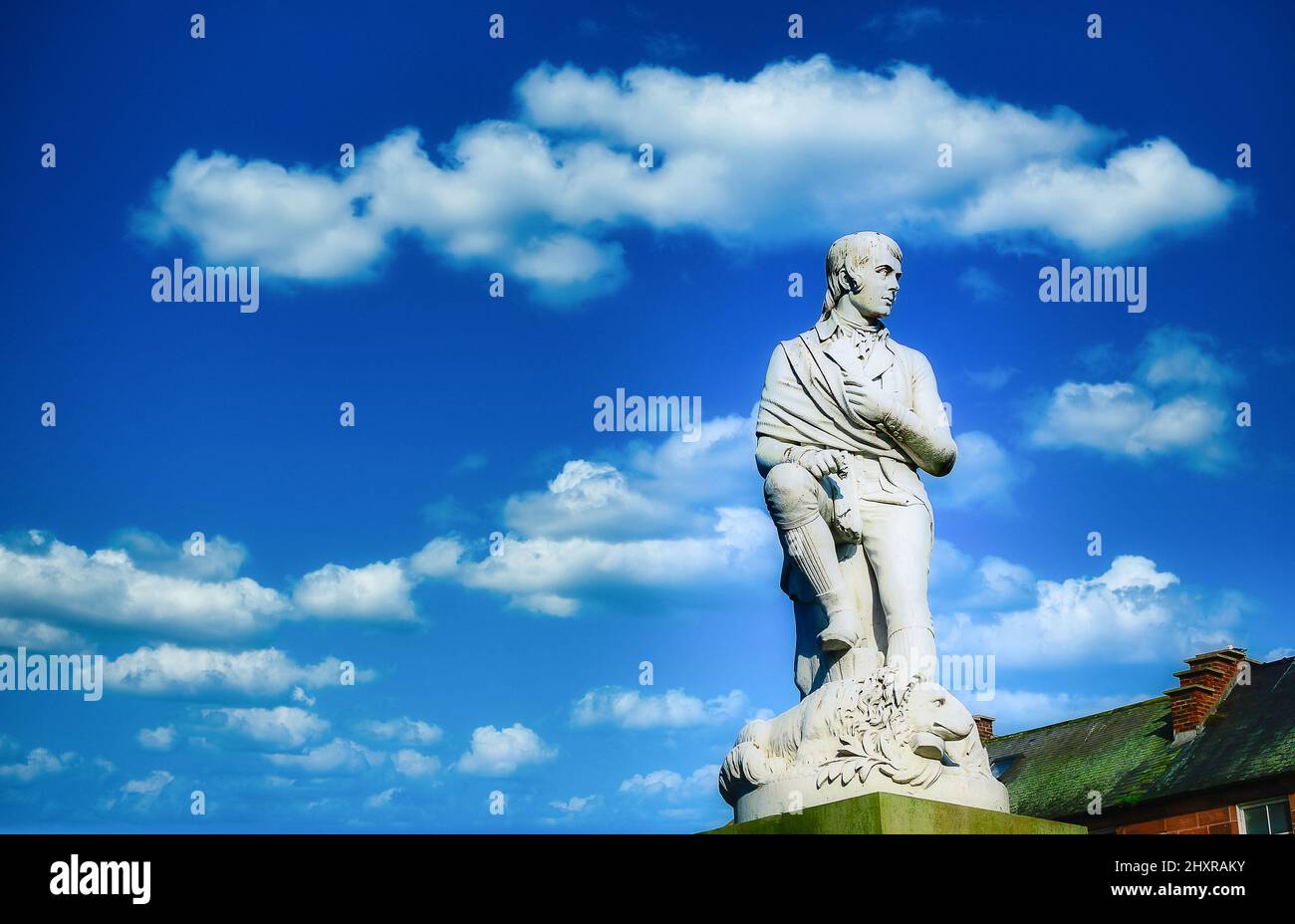 Robbie Burns Statue am blauen Himmel in Dumfries, Schottland. Stockfoto