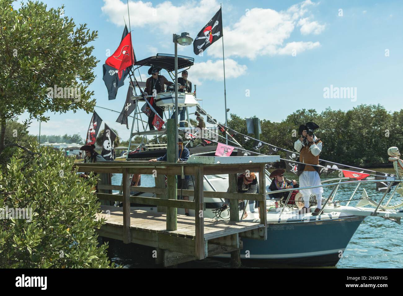 Schöne Aufnahme von Gasparilla Party Pirate Boat zieht bis zum Dock. South Tampa, Florida Stockfoto