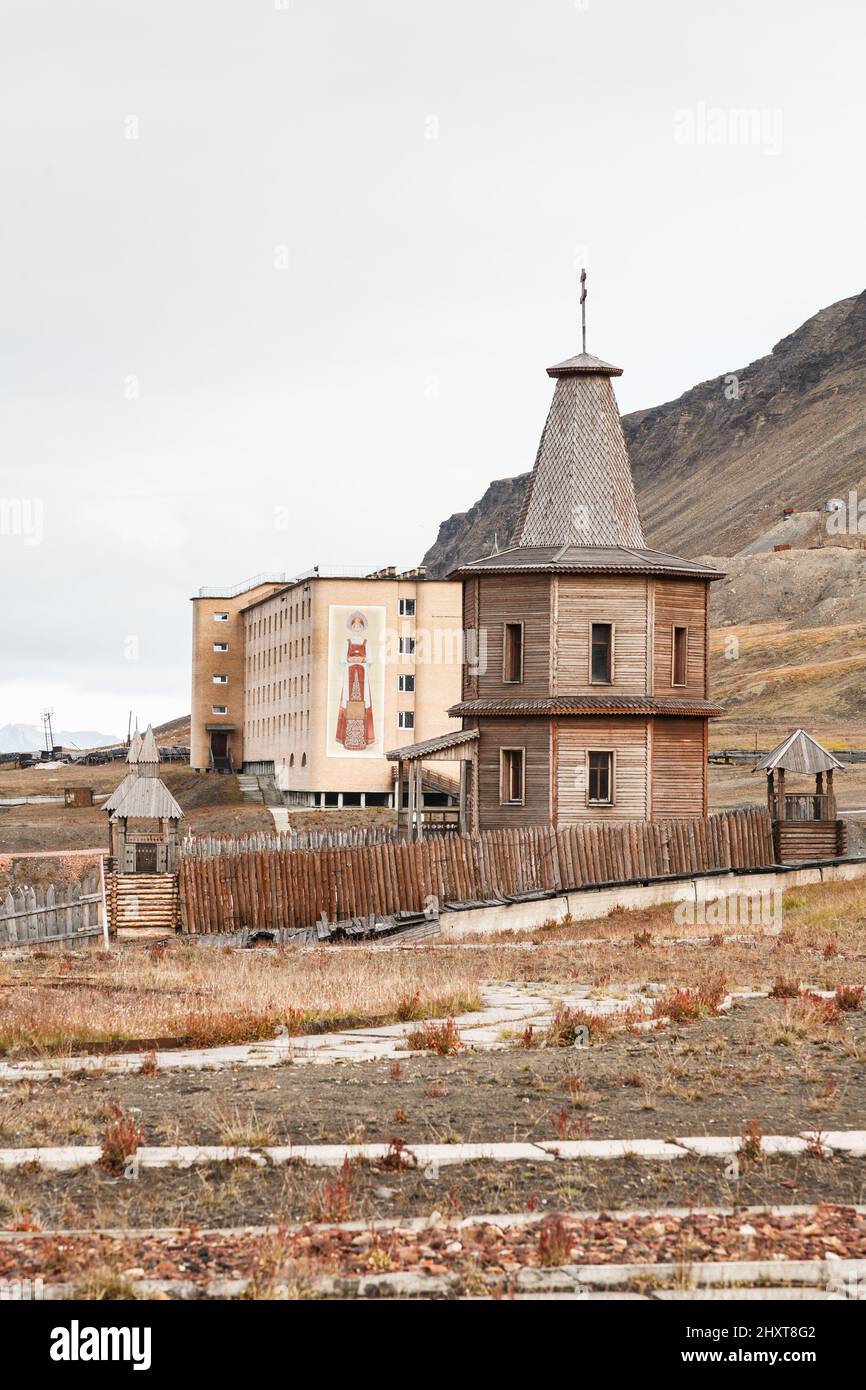 Die russisch-orthodoxe Kapelle in der russischen Bergbaustadt Barentsburg, Svalbard. Stockfoto