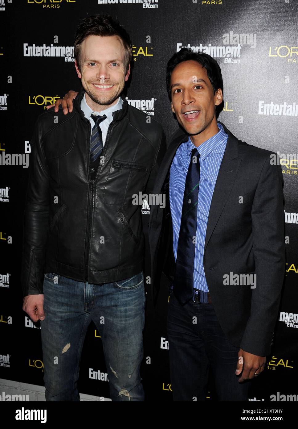 Joel McHale und Danny Pudi kommen bei der EW's Pre Screen Actors Guild Awards Party 2011 im Chateau Marmont in West Hollywood an. Stockfoto